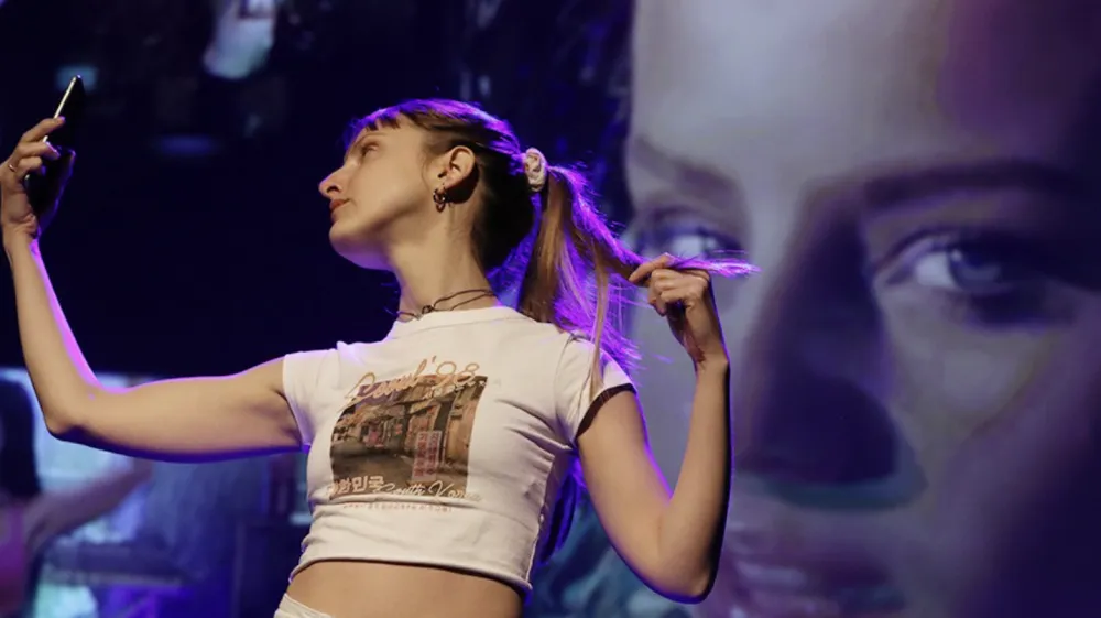 Marina Yerlès - Shut Up and Smile - Affiche 